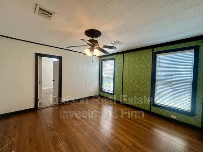 Building Photo - 122 E Dalzell St