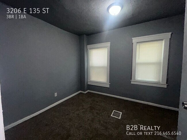 Building Photo - 3206 E 135th St
