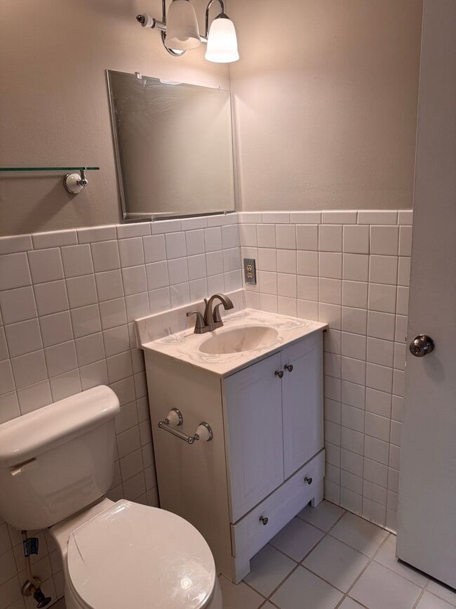 Building Photo - 3 Bedroom || 2.5 Bathroom - Townhome