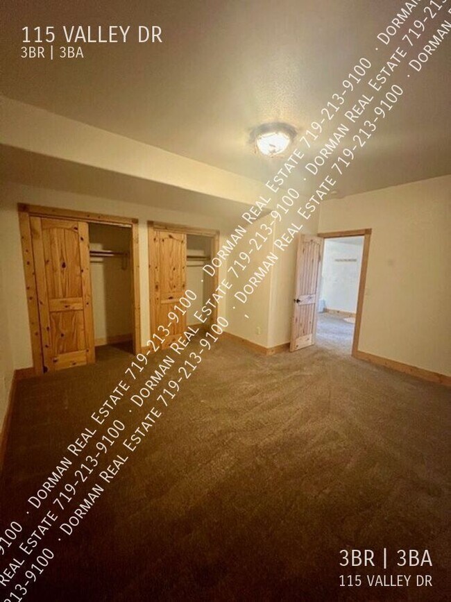 Building Photo - 115 Valley Dr