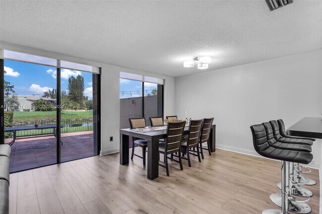 Building Photo - 9931 Costa Del Sol Blvd
