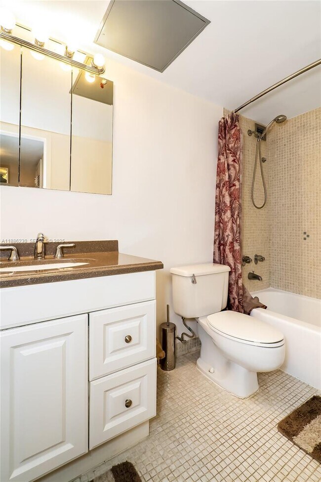 Building Photo - 2030 S Ocean Dr