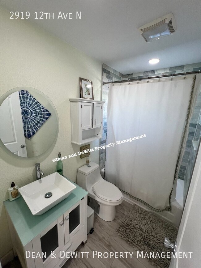 Building Photo - 2919 12th Ave N