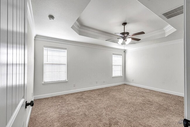 Building Photo - 410 E 97th St