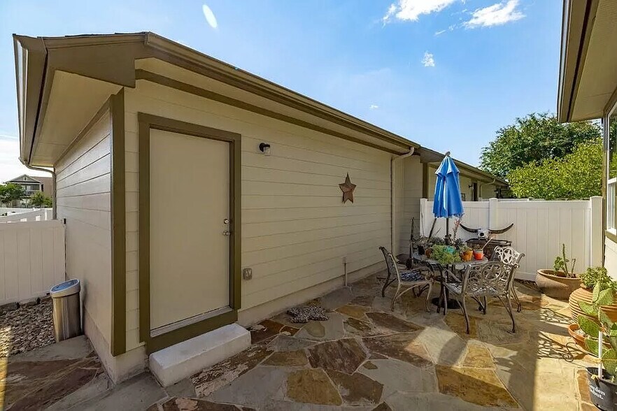 Building Photo - 1022 Lost Pines Ln