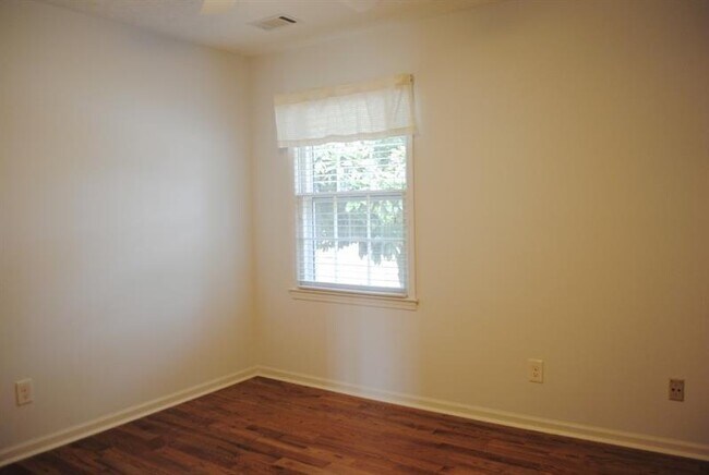 Building Photo - 1407 Independence Way