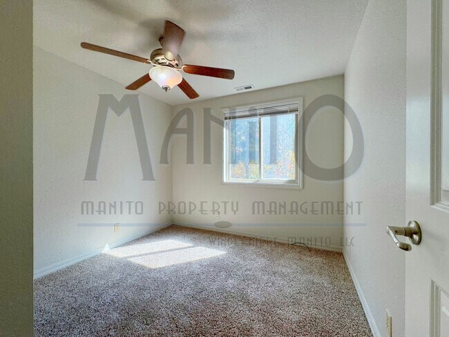 Building Photo - 521/523 E 11th Avenue Duplex