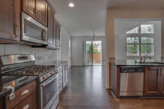 Building Photo - 3 Bed/ 2.5 Bath, Two-Story Home in North C...