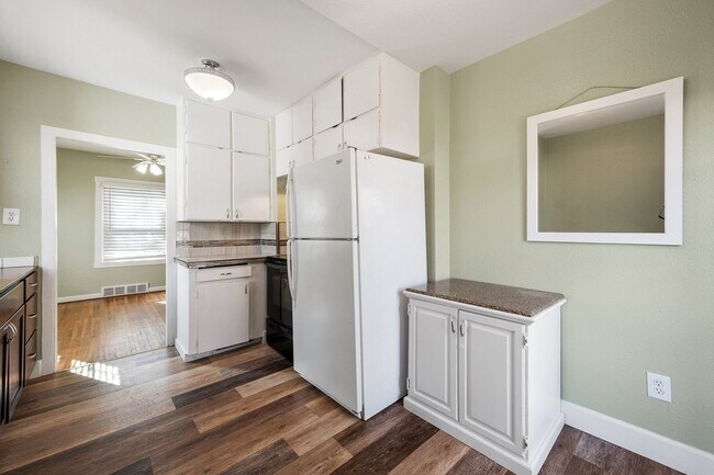 Building Photo - Sanders Beach home 3 bed 2 bath with secon...