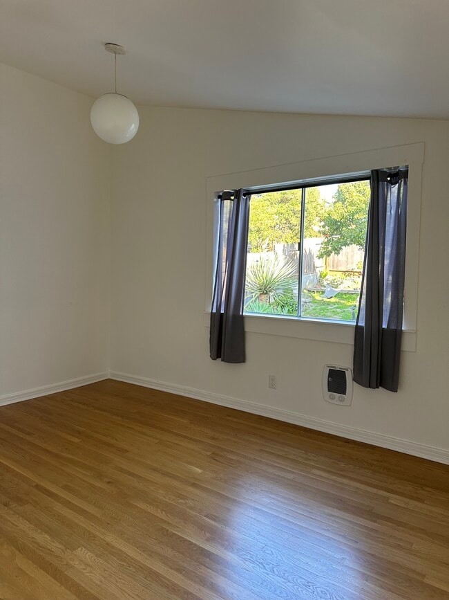 Building Photo - 1367 De Haro St