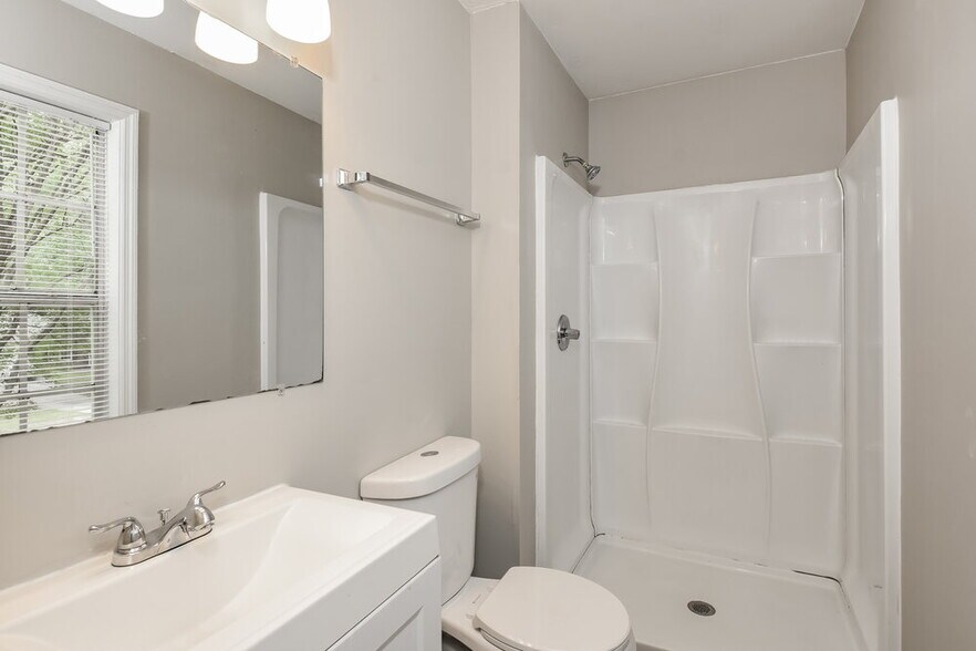 Building Photo - 2985 Valley View Cir
