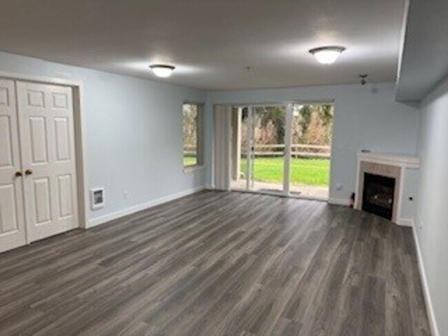 Building Photo - 2 bedroom 2 bath First Floor Condo w/attac...