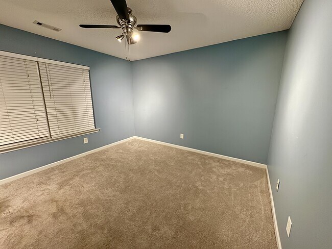 Building Photo - 322 Clover Brook Dr