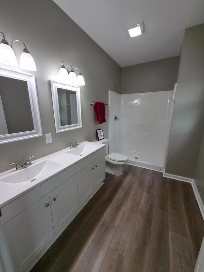 Building Photo - 156 Charlotte Cir