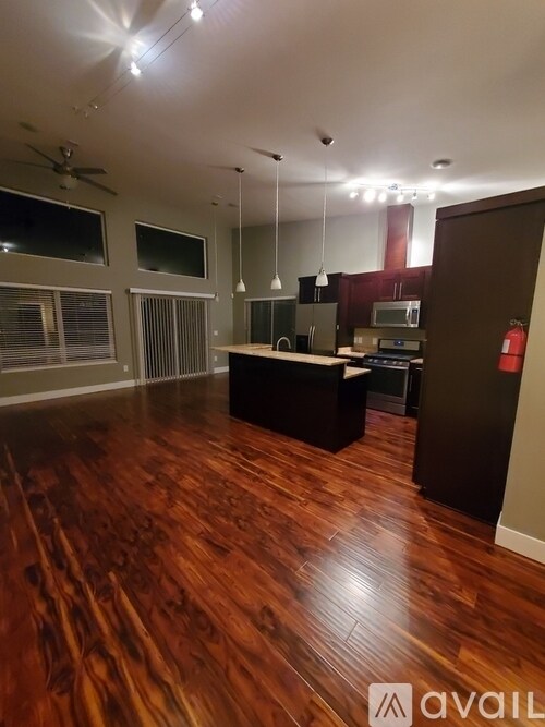 Building Photo - 2949 E Palmdale Dr