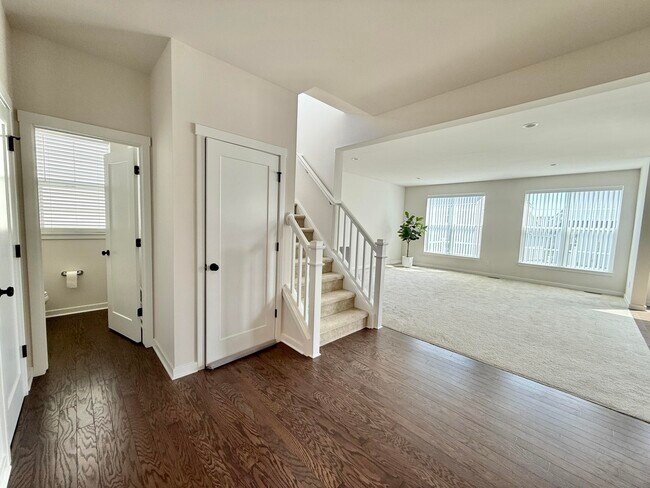 Building Photo - 6394 S Trailwoods Dr