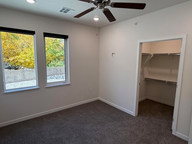 Building Photo - 983 W State St