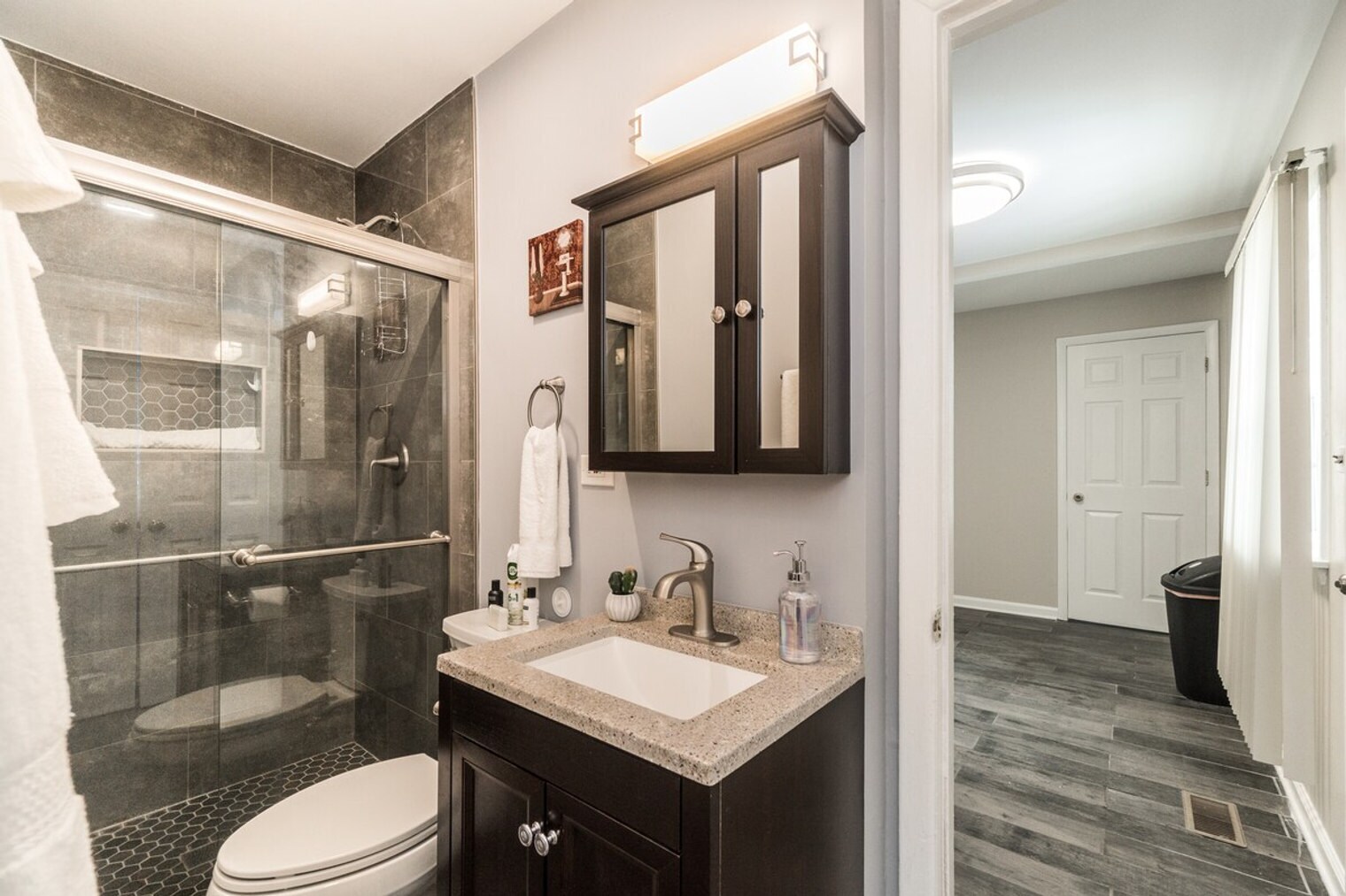 Building Photo - 12 E Berkley Ln