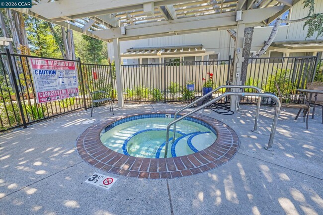 Building Photo - 73 Brookwood Rd