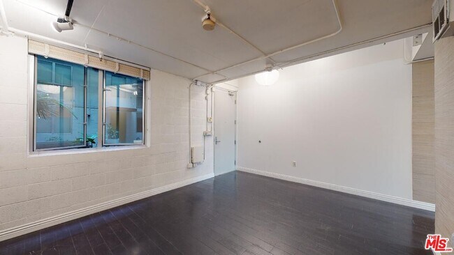 Building Photo - 1130 Flower St