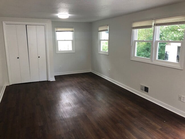 Building Photo - Renovated 2BR House.