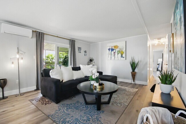 Building Photo - Highly Desirable Double Wide 55+ Home in Rancho Escondido!