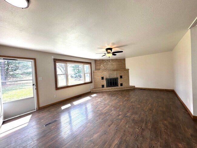 Building Photo - 6330 Foliage Rd