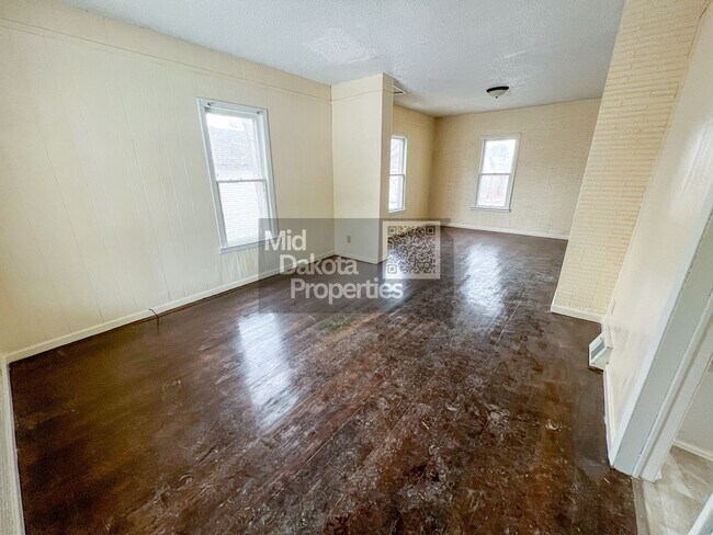 Building Photo - 617 E Hanson- 2 bedroom, 2 bathroom house