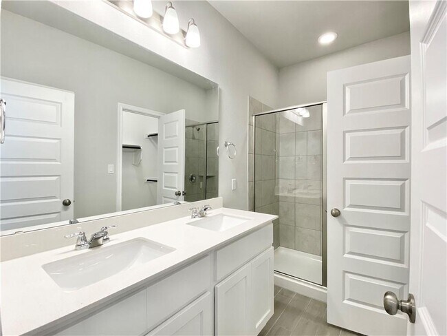 Building Photo - 1509 Longhorn Ranch Dr