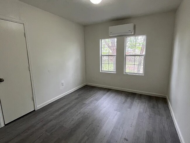 Building Photo - 2130 N Stonewall Ave