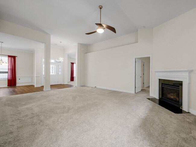 Building Photo - Spacious 4-Bedroom, 2 BA Ranch Home, 2 Car...