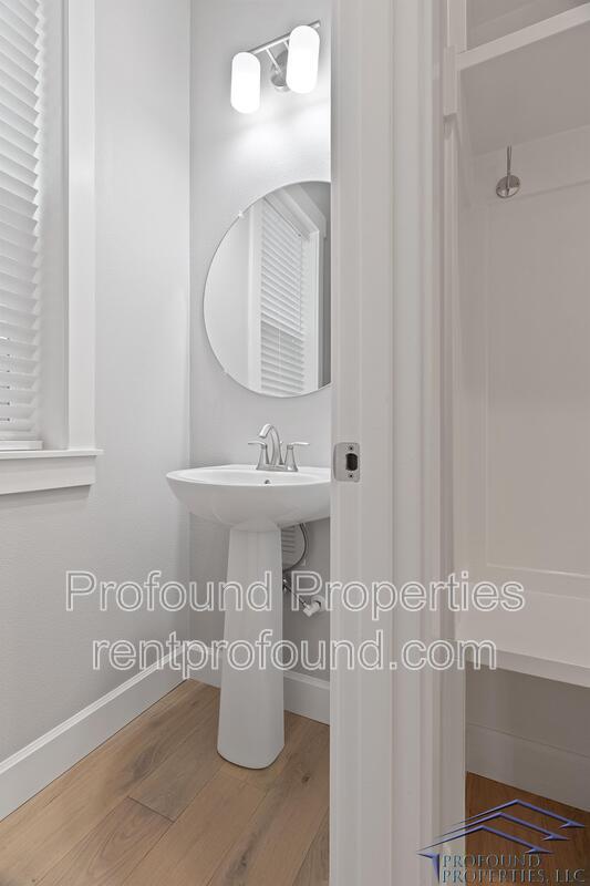 Building Photo - 6843 SE Red Alder St