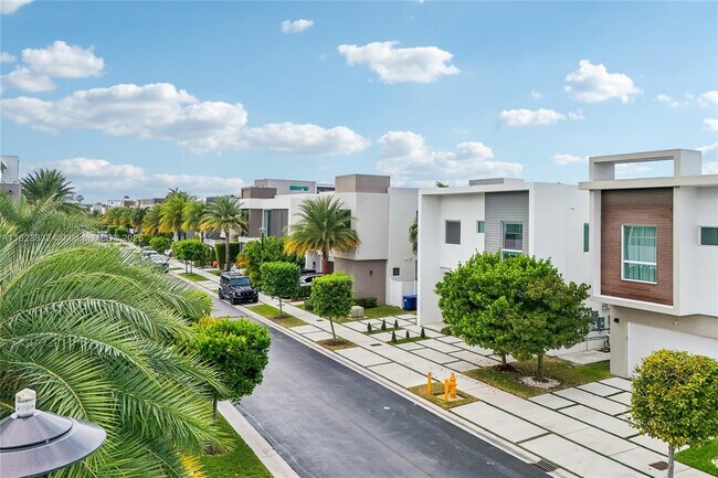 Building Photo - 10445 NW 68th Terrace