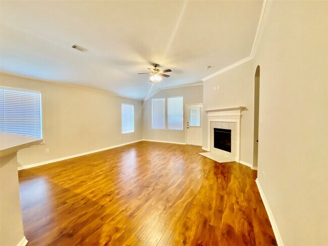 Building Photo - 5615 Brookhollow Oaks Trail