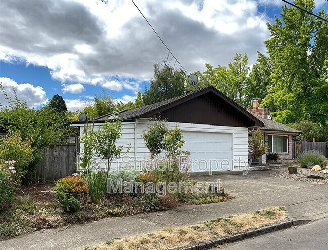 Building Photo - 3558 NW Fillmore Ave