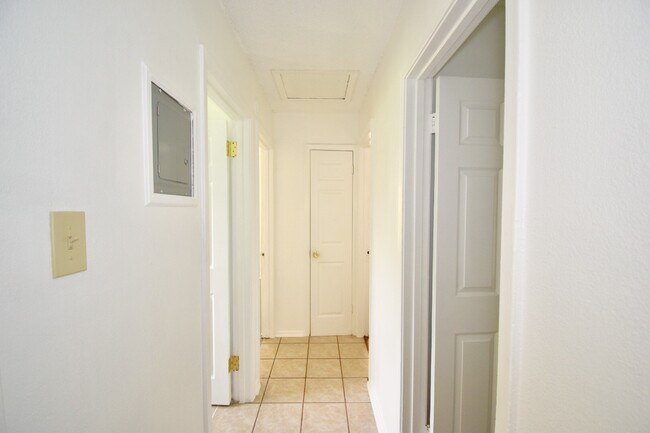 Building Photo - Welcome home to 6903 Tallahasse!