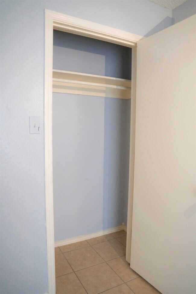 Building Photo - 311 Soria Dr