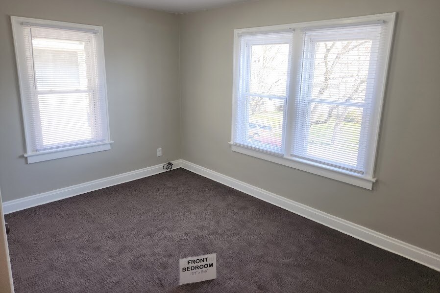 Back Bedroom - 43 N Roys Ave