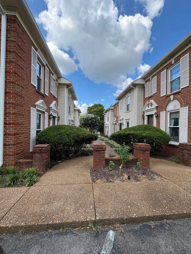 Building Photo - 2139 Acklen Ave
