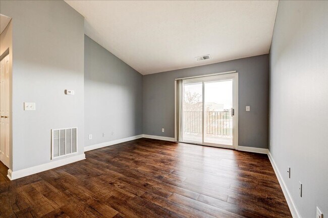 Building Photo - 3 bedroom 2 Bath Large Apartment Home $1,569/mo Rent