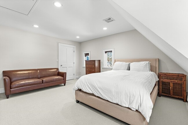 Building Photo - 23 Jefferson Rd