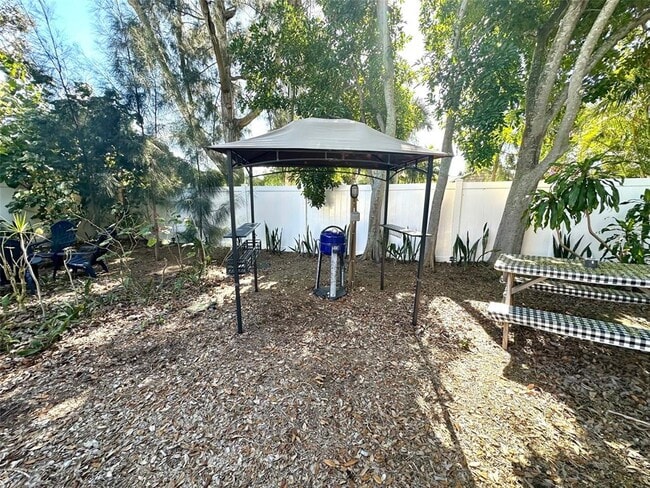 Building Photo - 14622 Pinecrest Dr