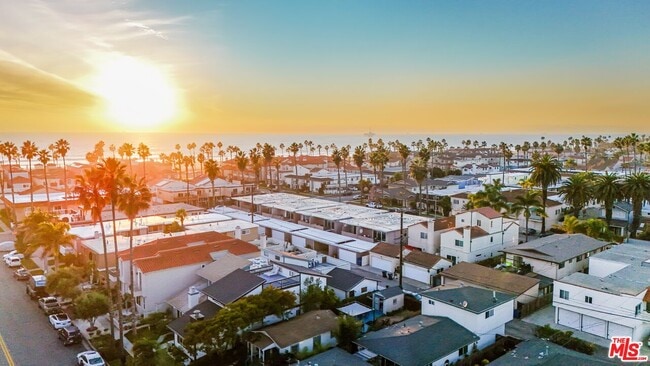 Building Photo - 219 13th St