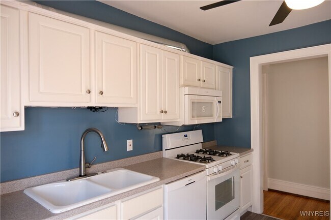 Building Photo - 422 Huntington Ave