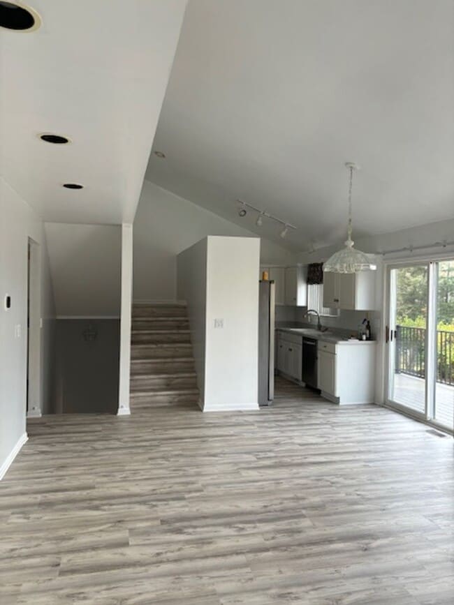 Building Photo - STUNNING LAKE VIEWS, BRIGHTON 3 BEDROOM HOME