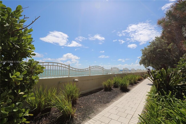 Building Photo - 3901 S Ocean Dr
