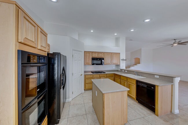 Building Photo - Carry Over Showing: This property has been shown before and will be rented to the first most qual...