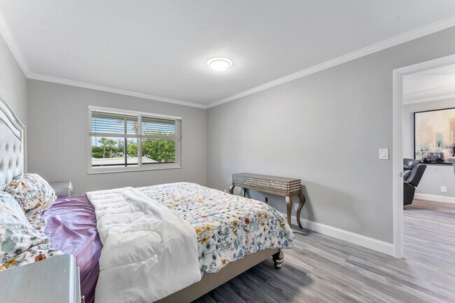 Building Photo - 118 Lake Constance Dr