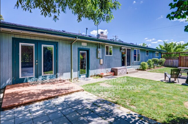 Building Photo - 1100 NW 19th St
