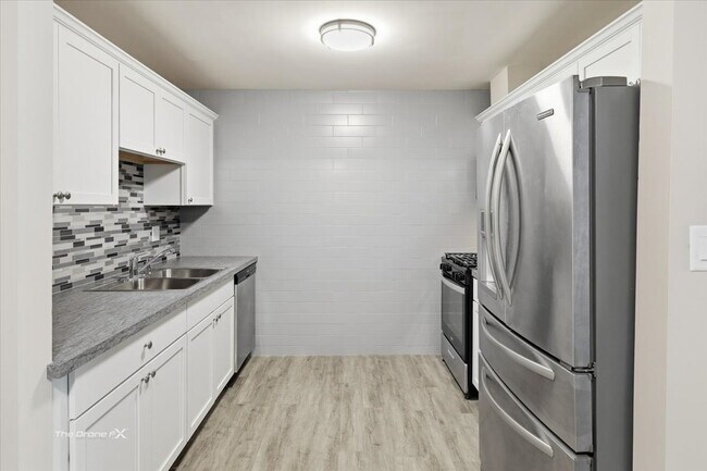 Building Photo - 144 E Bailey Rd